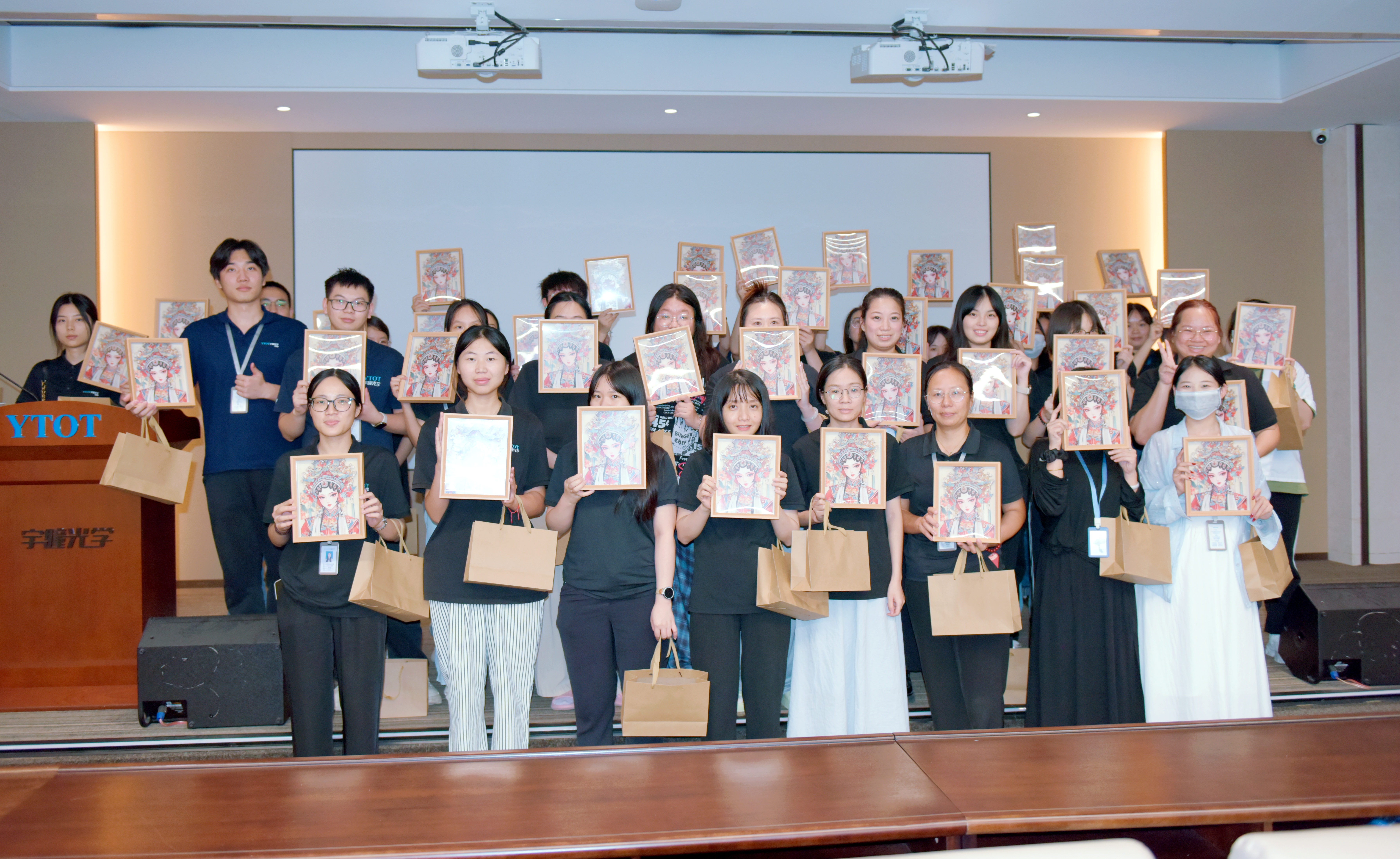 宇瞳光學(xué)國潮立體畫DIY活動(dòng)